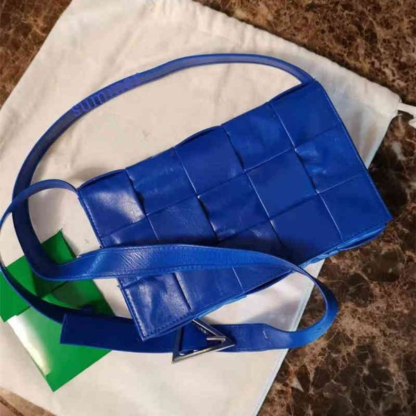 bottegas venetas early autumn oil wax leather woven bag small square single shoulder diagonal pillow tofu women's
bottegas venetas early autumn oil wax leather woven bag small square single shoulder diagonal pillow tofu women's