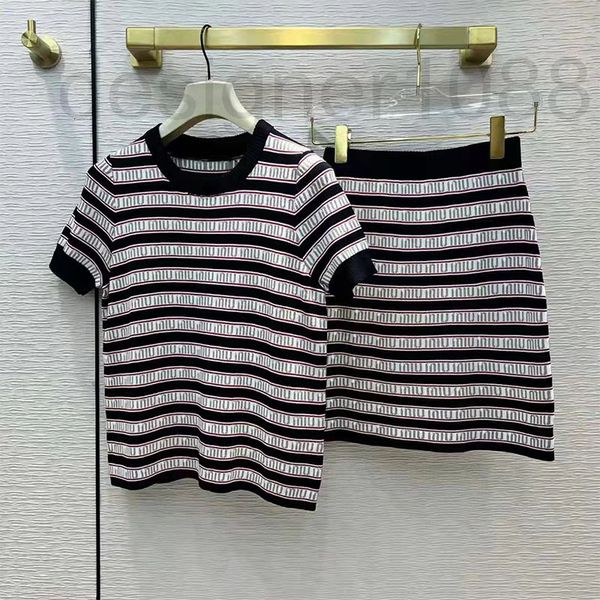 two piece dress designer 22 spring and summer new color matching letter pullover round neck short sleeve sweater small a-bag hip skirt set t, White
two piece dress designer 22 spring and summer new color matching letter pullover round neck short sleeve sweater small a-bag hip skirt set t, White