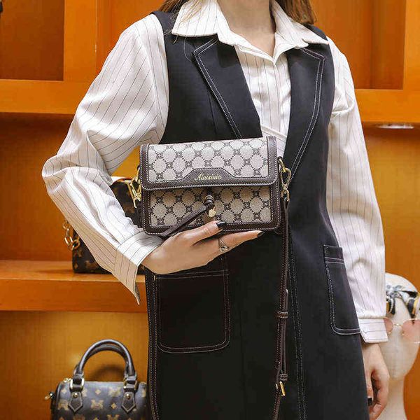 high sense french minority foreign style versatile women's bag fashion net red diagonal cross 
high sense french minority foreign style versatile women's bag fashion net red diagonal cross