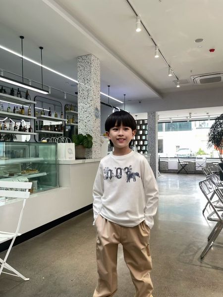 boys girls pullovers baby sweaters kids designer clothes with letter fasion o-neck long sleeve, Blue
boys girls pullovers baby sweaters kids designer clothes with letter fasion o-neck long sleeve, Blue