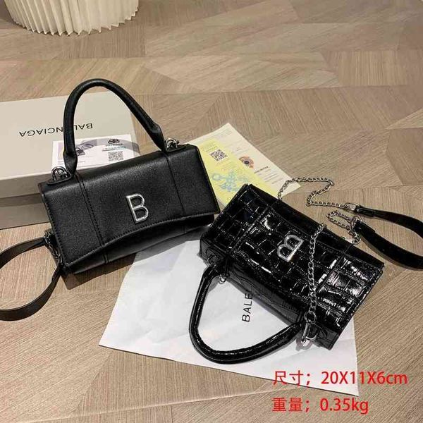 fashion niche crocodile senior texture b home one shoulder messenger word buckle hourglass portable simple foreign style small square bag lu
fashion niche crocodile senior texture b home one shoulder messenger word buckle hourglass portable simple foreign style small square bag lu