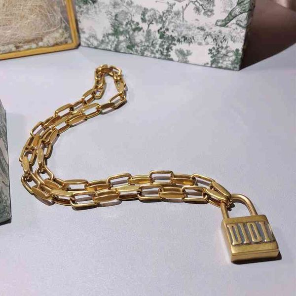 2022 women's fashion all-match high-quality new personality necklace brand wholesale lock style texture counter version letter, Silver
2022 women's fashion all-match high-quality new personality necklace brand wholesale lock style texture counter version letter, Silver