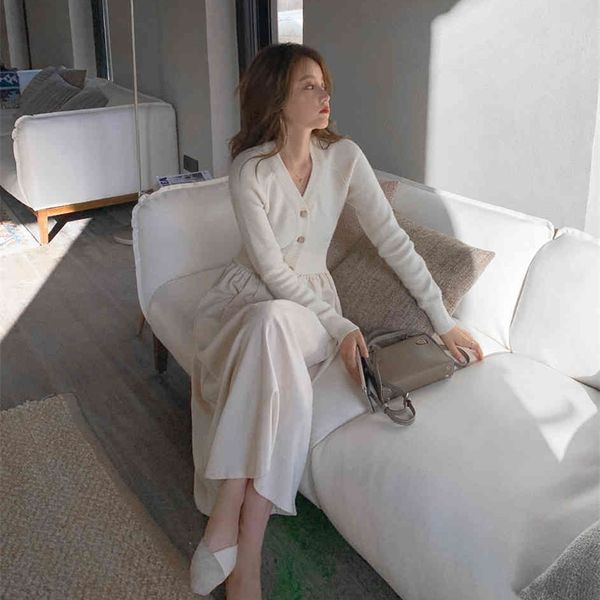 fall and winter with the undergarment of undergarment sweater skirt hepburn wind knee-length black knitted dress v-neck 210412, Black;gray
fall and winter with the undergarment of undergarment sweater skirt hepburn wind knee-length black knitted dress v-neck 210412, Black;gray