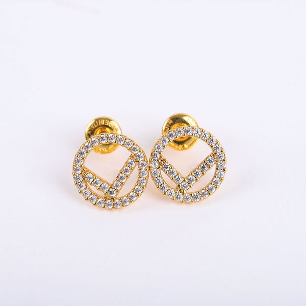 2022 luxury designer earrings stud gold letters crystal diamond classic simple earrings round brand jewelry earring for women wedding party, Golden;silver
2022 luxury designer earrings stud gold letters crystal diamond classic simple earrings round brand jewelry earring for women wedding party, Golden;silver