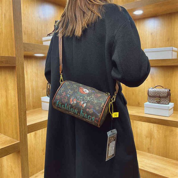 handbags bags men's and women's diagonal leather bag shoulder belt old flower bear fashion one versatile large capacity canvas mes, Black;red
handbags bags men's and women's diagonal leather bag shoulder belt old flower bear fashion one versatile large capacity canvas mes, Black;red