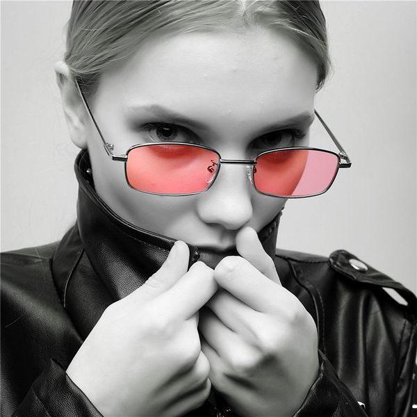 gold line border metal small frame sunglasses for women fashion exquisite lady luxury brand sun glasses female street style 220623, White;black
gold line border metal small frame sunglasses for women fashion exquisite lady luxury brand sun glasses female street style 220623, White;black