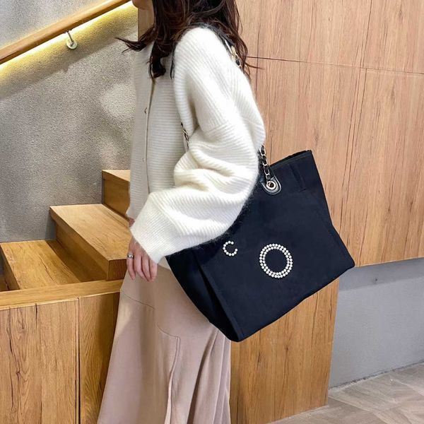 paris deisgners women's canvas pearl handbags high-capacity c letter one-shoulders tote bags beige black leather chain ladies document
paris deisgners women's canvas pearl handbags high-capacity c letter one-shoulders tote bags beige black leather chain ladies document