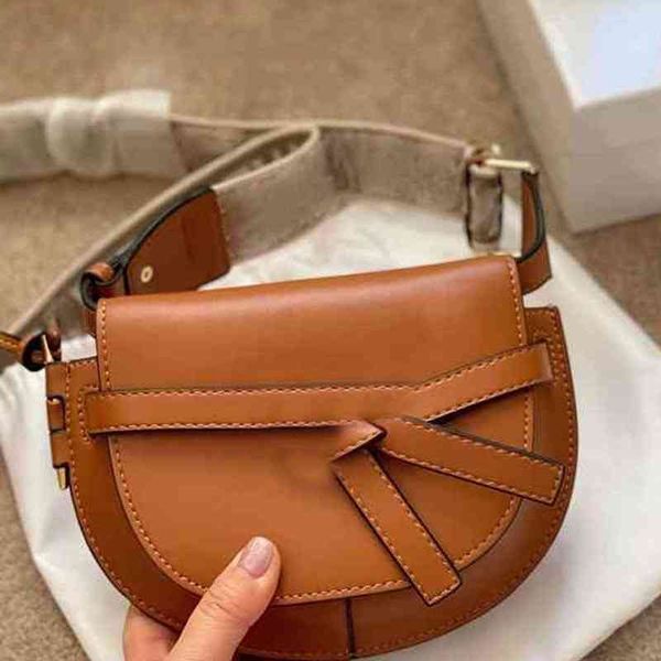 designer bags women leather saddle messenger fashion lightweight handbag shoulder brown brand designer crossbody female purses 211225
designer bags women leather saddle messenger fashion lightweight handbag shoulder brown brand designer crossbody female purses 211225