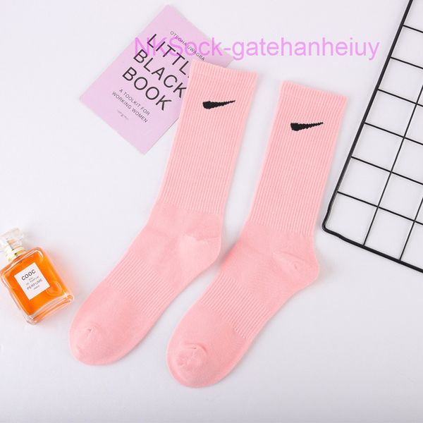 classic men's fashion hook brand socks middle tube sports moisture absorption sock casual men women luxury wear medium short sportsocks, Black
classic men's fashion hook brand socks middle tube sports moisture absorption sock casual men women luxury wear medium short sportsocks, Black