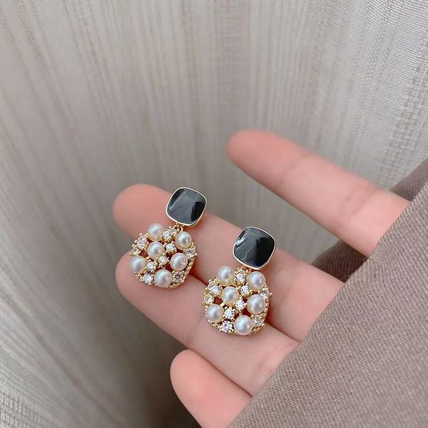 french court style hollow pearl stud gentle temperament high-end square earrings retro personality diamond earrings, Golden;silver
french court style hollow pearl stud gentle temperament high-end square earrings retro personality diamond earrings, Golden;silver