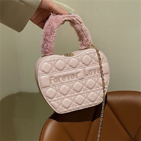 popular autumn and winter small female lingge wool fashion chain single messenger box 45% off sell online
popular autumn and winter small female lingge wool fashion chain single messenger box 45% off sell online