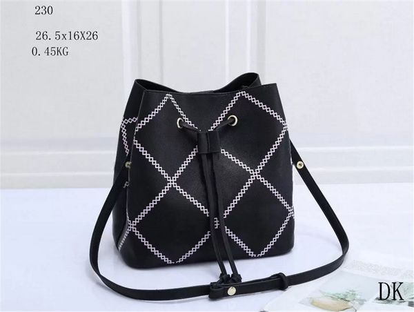 designers shoulder bags women chain bag crossbody messenger tote female quilted heart leather handbags purses wallets h0656
designers shoulder bags women chain bag crossbody messenger tote female quilted heart leather handbags purses wallets h0656