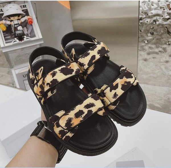 designer women sandals womens slides calf leather casual shoes quilted platform summer beach slipper 35-40, Black
designer women sandals womens slides calf leather casual shoes quilted platform summer beach slipper 35-40, Black