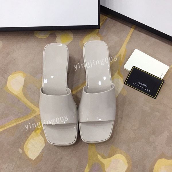 2022 high version family high-heeled slippers women wear thick heel horse rank buckle old flower letter sandals, Black
2022 high version family high-heeled slippers women wear thick heel horse rank buckle old flower letter sandals, Black
