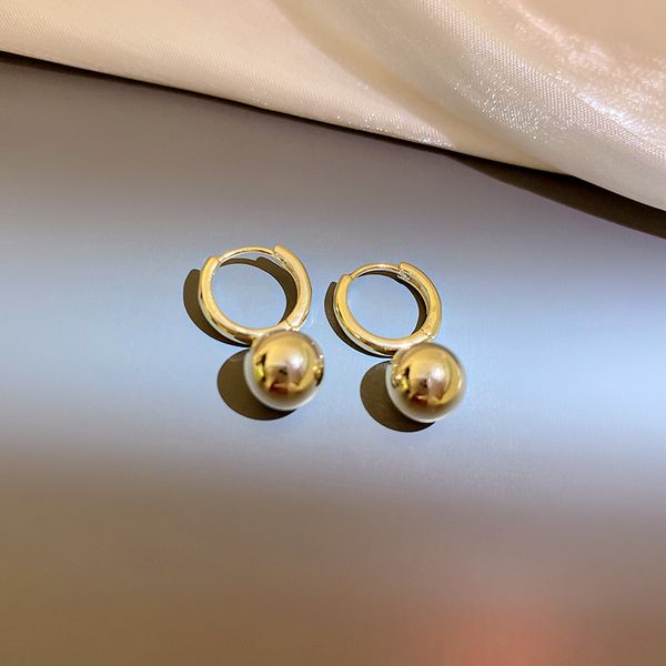 real gold electroplated korean dongdaemun new golden bean ear clip earrings simple metal dignified sense of design earrings for women
real gold electroplated korean dongdaemun new golden bean ear clip earrings simple metal dignified sense of design earrings for women
