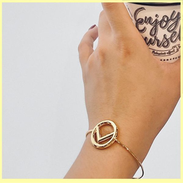 fashion designers bracelet for women luxurys jewelry gold f bracelets womens chain link wedding party ornaments necklaces box nice287t, Golden;silver
fashion designers bracelet for women luxurys jewelry gold f bracelets womens chain link wedding party ornaments necklaces box nice287t, Golden;silver