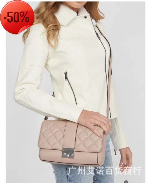 luxury designergs home 2022 new women's fashion solid color lingge simple leisure one shoulder messenger small square bag
luxury designergs home 2022 new women's fashion solid color lingge simple leisure one shoulder messenger small square bag