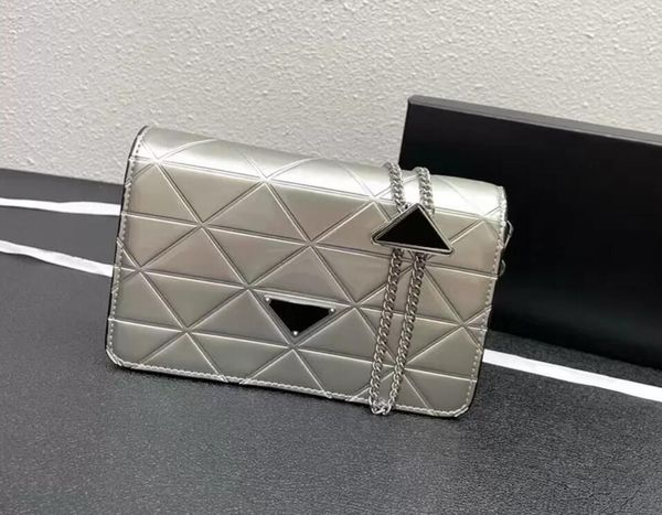 2022 new shoulder bag diamond design fashion simple high-end full designer women's bag portable and practical
2022 new shoulder bag diamond design fashion simple high-end full designer women's bag portable and practical