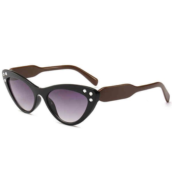 1849 narrow frame modern cat's eye with diamond sunglass, White;black
1849 narrow frame modern cat's eye with diamond sunglass, White;black