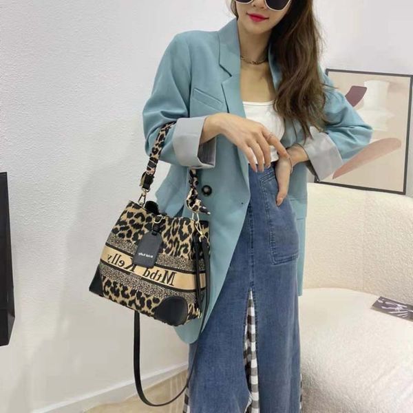 designer bags france mtk autumn and winter leopard print women's large capacity bucket 2022 new fashion versatile messenger
designer bags france mtk autumn and winter leopard print women's large capacity bucket 2022 new fashion versatile messenger