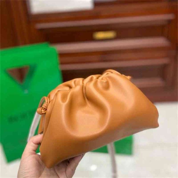 original edition luxury handbags venetas's designer bottegass bag fold grab minority cloud design versatile messenger leather soft wome
original edition luxury handbags venetas's designer bottegass bag fold grab minority cloud design versatile messenger leather soft wome