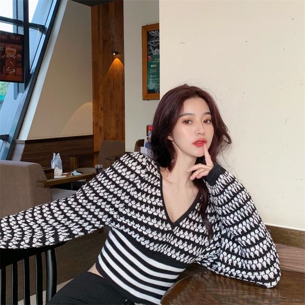 early autumn fashion show thin short design feel niche heart v collar collection waist thin sweater blouse fashion 210412, White;black
early autumn fashion show thin short design feel niche heart v collar collection waist thin sweater blouse fashion 210412, White;black