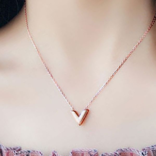 stainless steel designer jewelry choker pendant necklace v letter gold chain womens be engaged wedding gift party silver love pendants neckl
stainless steel designer jewelry choker pendant necklace v letter gold chain womens be engaged wedding gift party silver love pendants neckl