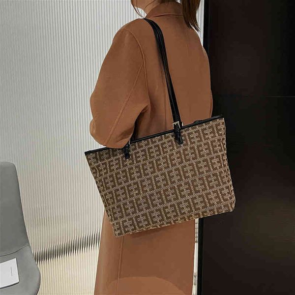 handbags new high-capacity armpit handbag high-grade feeling autumn and winter commuter handbag
handbags new high-capacity armpit handbag high-grade feeling autumn and winter commuter handbag