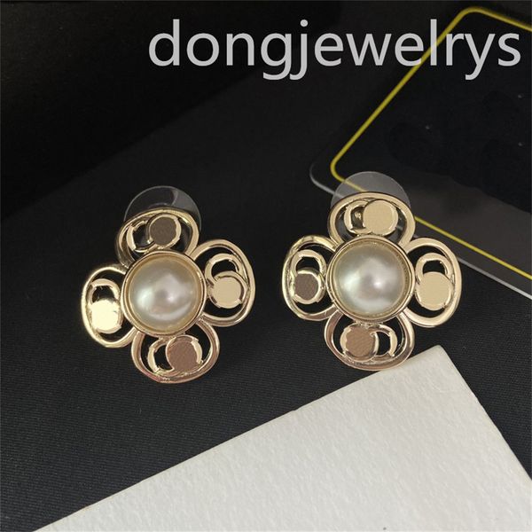 women retro dangle chandelier stud designer charm earrings fashion hoop huggie earings ear cuff metal pearl earrings luxury earring necklace, Golden;silver
women retro dangle chandelier stud designer charm earrings fashion hoop huggie earings ear cuff metal pearl earrings luxury earring necklace, Golden;silver