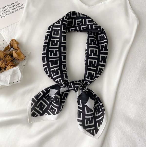 whole 3color 7070cm designer letters print floral imitate silk scarf headband for women long handle bag scarves paris shoulde, Blue;gray
whole 3color 7070cm designer letters print floral imitate silk scarf headband for women long handle bag scarves paris shoulde, Blue;gray