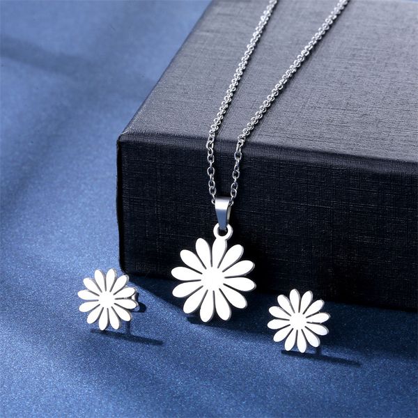 small fresh daisy women's flower silver jewelry necklace stud earrings set european and american stainless steel clavicle chain
small fresh daisy women's flower silver jewelry necklace stud earrings set european and american stainless steel clavicle chain