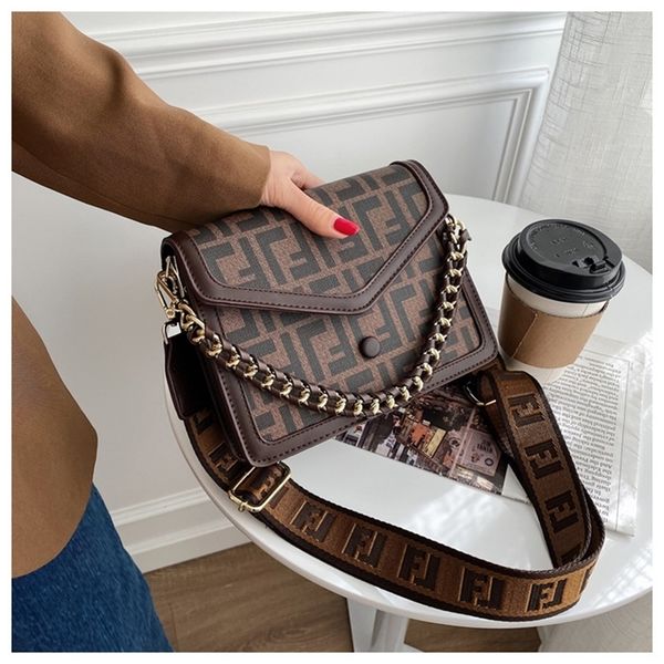 female new fashion messenger version simple small square chain bar red design purses online
female new fashion messenger version simple small square chain bar red design purses online