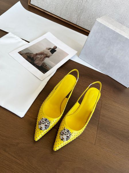 luxury designer slippers high heels women's fashion shoes sandals solid leather 7.5cm black white 35-40
luxury designer slippers high heels women's fashion shoes sandals solid leather 7.5cm black white 35-40