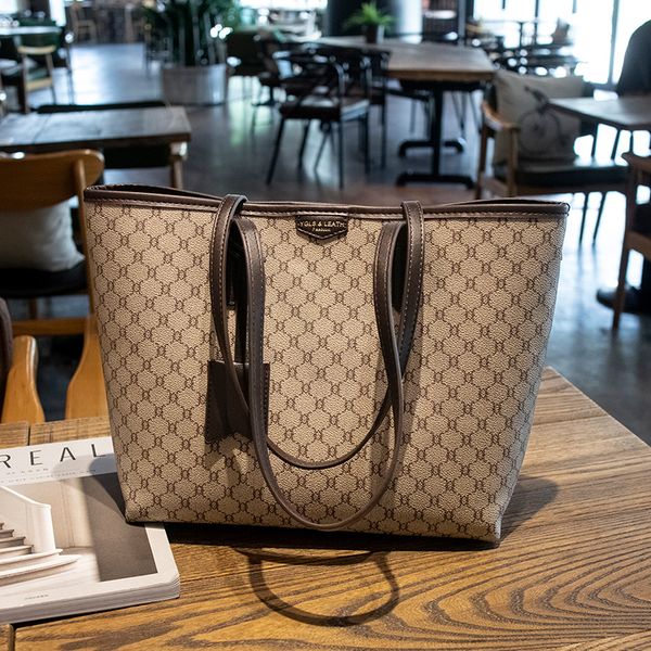 women shoulder bag tote bag pvc large capcity with zipper handbag fashion luxury designer
women shoulder bag tote bag pvc large capcity with zipper handbag fashion luxury designer