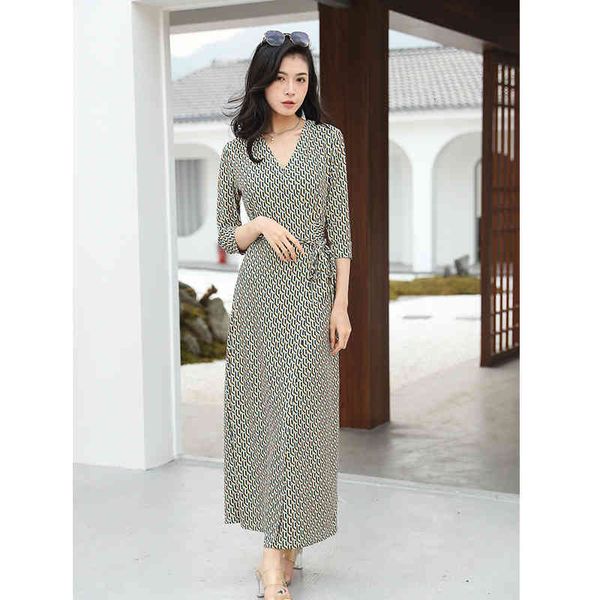 casual dresses summer wrap skirt v-neck small square print temperament slim woman dress, Black;gray
casual dresses summer wrap skirt v-neck small square print temperament slim woman dress, Black;gray