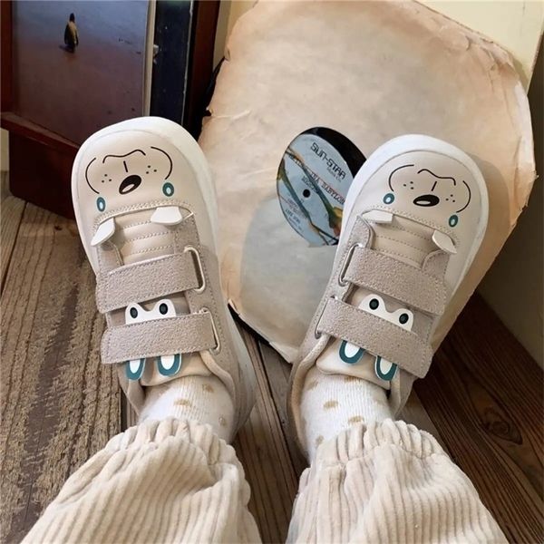 women graffiti sneakers designer harajuku chunky platform shoes female fashion casual flats cute running tennis trainers 220616, Black
women graffiti sneakers designer harajuku chunky platform shoes female fashion casual flats cute running tennis trainers 220616, Black