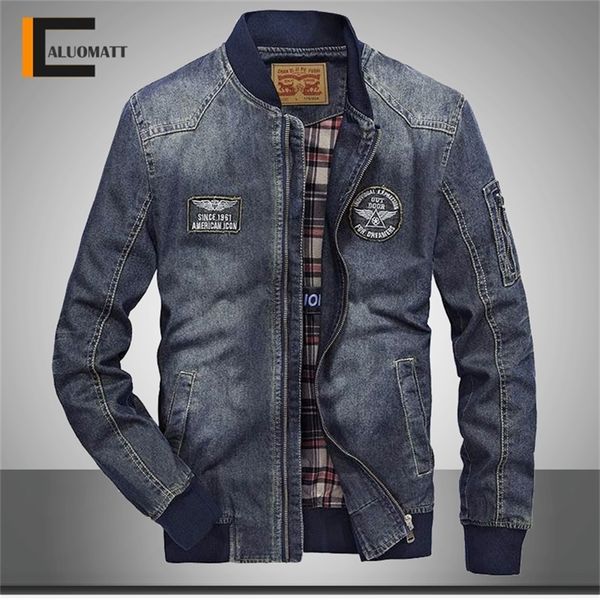 spring autumn mens denim jacket 2020 spring autumn new male stand collar vintage jeans jacket men rib sleeve retro jacket coat lj201013, Black;brown
spring autumn mens denim jacket 2020 spring autumn new male stand collar vintage jeans jacket men rib sleeve retro jacket coat lj201013, Black;brown