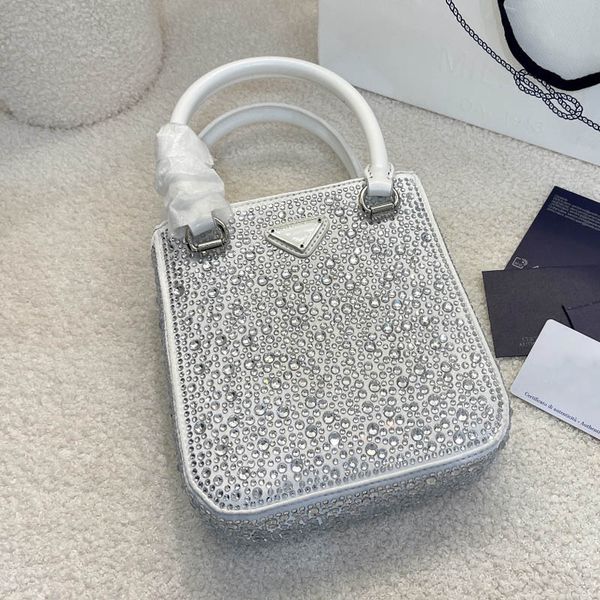 ladies designer bags 2022 new fashion giant flash piano score bag lightweight shoulder bag simple versatile diamond tote backpack size 15*13
ladies designer bags 2022 new fashion giant flash piano score bag lightweight shoulder bag simple versatile diamond tote backpack size 15*13