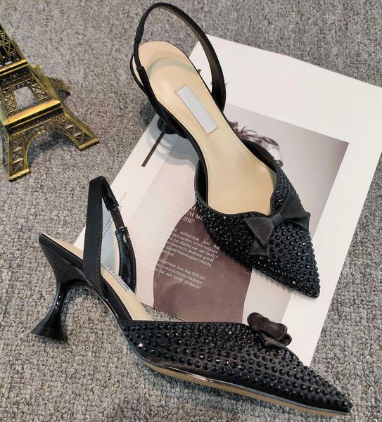 two miu luxury designer channel chaussures tory slippers sandals flat women beach flops nonslip shoes damen hausschuhe bag france channel, Black;grey
two miu luxury designer channel chaussures tory slippers sandals flat women beach flops nonslip shoes damen hausschuhe bag france channel, Black;grey