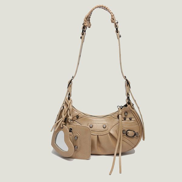 2022 heavy locomotive tooth bag armpit single messenger rivet semicircle bags trendy baguette mini shoulder handbag casual
2022 heavy locomotive tooth bag armpit single messenger rivet semicircle bags trendy baguette mini shoulder handbag casual