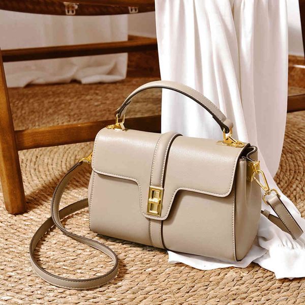 luxury one-shoulder female bag shoulder high-capacity high-level women's messenger chain single shoulder handbags
luxury one-shoulder female bag shoulder high-capacity high-level women's messenger chain single shoulder handbags