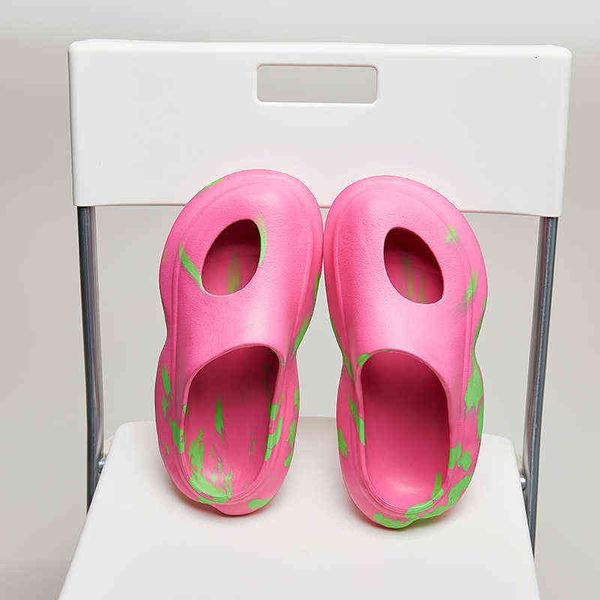 new summer men's slippers soft bottom house shoes beach outdoor slides mesh hole platform mules clogs woman sandals 220705, Black
new summer men's slippers soft bottom house shoes beach outdoor slides mesh hole platform mules clogs woman sandals 220705, Black