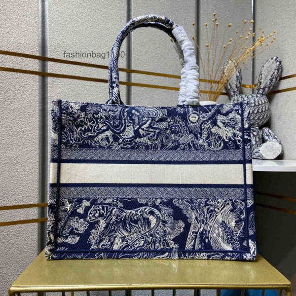 designer handbag evening bag d-joy book saddle tote s handbags hands 2022 series women's messenger single shoulder portable canvas
designer handbag evening bag d-joy book saddle tote s handbags hands 2022 series women's messenger single shoulder portable canvas