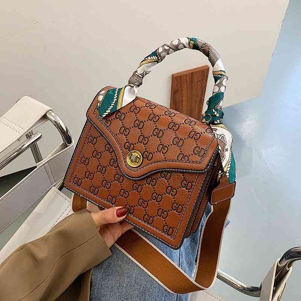 2022 new designer handbags classic letter girls' versatile temperament messenger trend
2022 new designer handbags classic letter girls' versatile temperament messenger trend