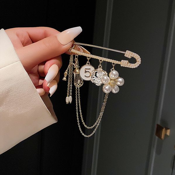 brooch pearl high-end women's luxury fixed clothes brooch accessories temperament versatile atmosphere flower tide, Gray
brooch pearl high-end women's luxury fixed clothes brooch accessories temperament versatile atmosphere flower tide, Gray