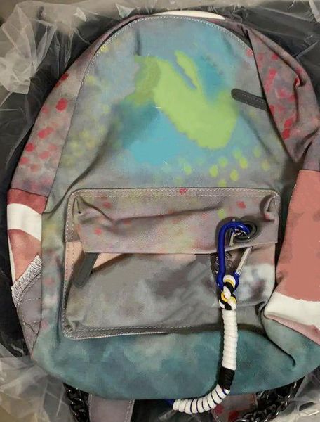 2021 women travel bags graffiti color retro shoulder backpack catwalk men casual canvas classic doodle limited edition bag
2021 women travel bags graffiti color retro shoulder backpack catwalk men casual canvas classic doodle limited edition bag