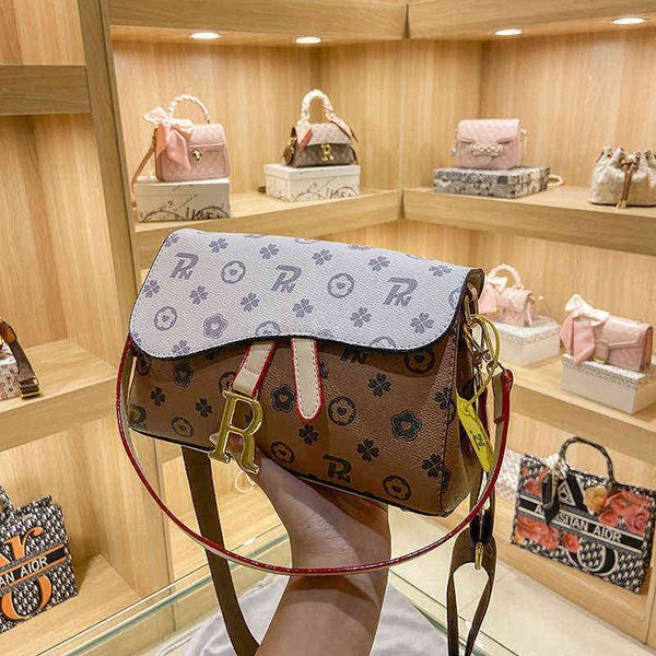 factory outlet deals fashion temperament simple portable messenger printed single shoulder women's fashion contrast underarm small squa
factory outlet deals fashion temperament simple portable messenger printed single shoulder women's fashion contrast underarm small squa