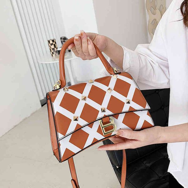 bag personalized diamond lattice patent leather fashion single shoulder diagonal cross bag style square
bag personalized diamond lattice patent leather fashion single shoulder diagonal cross bag style square