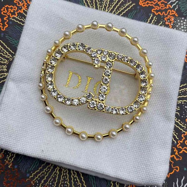 2022 factory wholesale new home dijia ring large diamond inlaid pearl simple high sense brooch accessories, Gray
2022 factory wholesale new home dijia ring large diamond inlaid pearl simple high sense brooch accessories, Gray