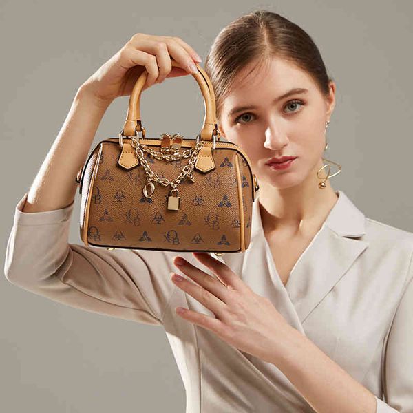 pillow 2022 new simple small single shoulder portable women's bag2022 trendy fashion design ladies sachet
pillow 2022 new simple small single shoulder portable women's bag2022 trendy fashion design ladies sachet